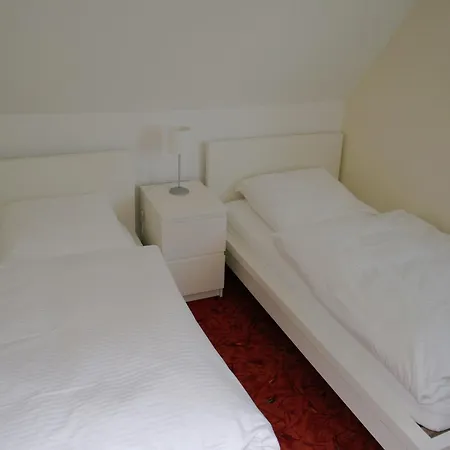 In Mit Eigenem Garten *